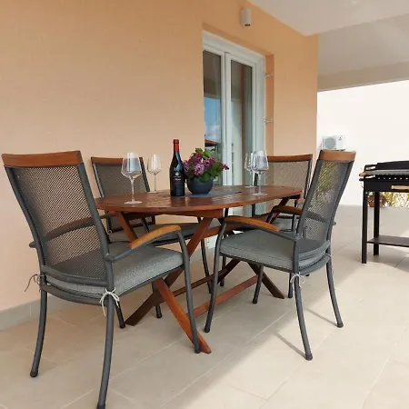 House Sunrise 4* Bale